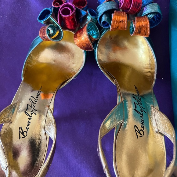 Beverly Feldman  rainbow 🌈 metallic sling back Size 6 shoes 🌟 Excellent 👠 - Picture 3 of 10